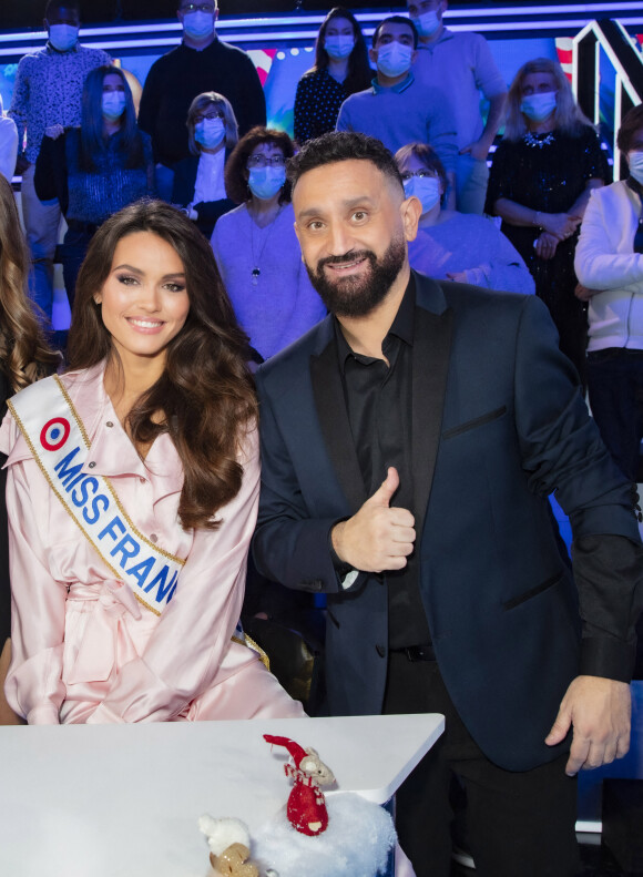 Exclusif - Diane Leyre (Miss France 2022), Cyril Hanouna - Pendant l'émission TPMP (Touche Pas à Mon Poste) présentée en direct par C.Hanouna le 13/12/21 en direct sur C8, Paris le 13 décembre 2021. © Jack Tribeca / Bestimage 