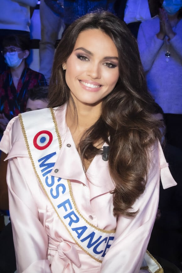 Exclusif - Diane Leyre (Miss France) - Pendant l'émission TPMP. © Jack Tribeca / Bestimage 