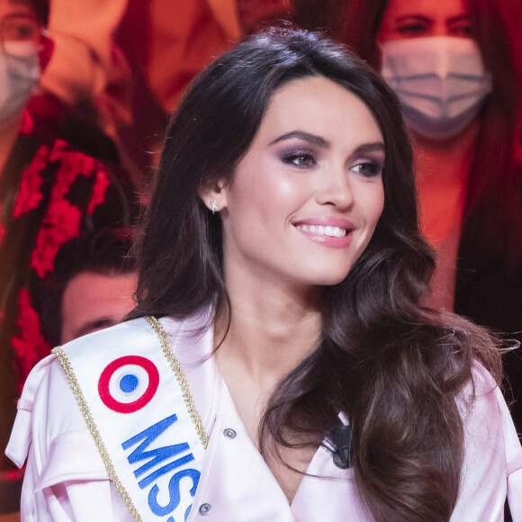 Exclusif - Diane Leyre (Miss France 2022) - Pendant l'émission TPMP (Touche Pas à Mon Poste) présentée en direct par C.Hanouna le 13/12/21 en direct sur C8, Paris le 13 décembre 2021. © Jack Tribeca / Bestimage 