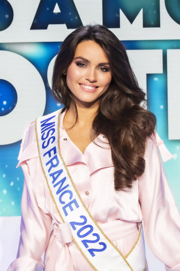 Exclusif - Diane Leyre (Miss France 2022) - Pendant l'émission TPMP (Touche Pas à Mon Poste) présentée en direct par C.Hanouna le 13/12/21 en direct sur C8, Paris le 13 décembre 2021. © Jack Tribeca / Bestimage