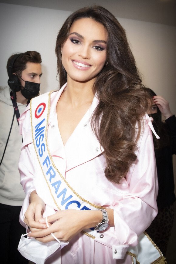 Exclusif - Diane Leyre (Miss France 2022) - Pendant l'émission TPMP (Touche Pas à Mon Poste) présentée en direct par C.Hanouna le 13/12/21 en direct sur C8, Paris le 13 décembre 2021. © Jack Tribeca / Bestimage .