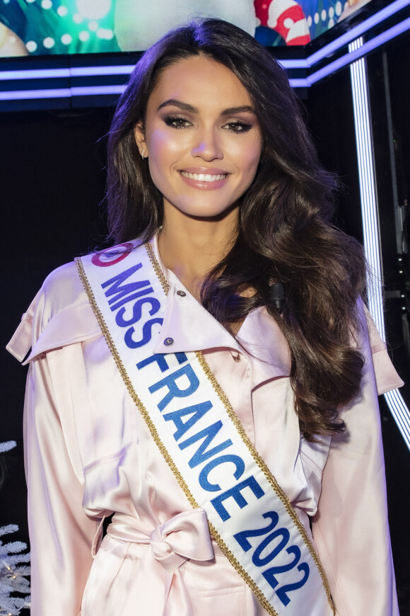 Exclusif - Diane Leyre (Miss France 2022) - Pendant l'émission TPMP (Touche Pas à Mon Poste) présentée en direct par C.Hanouna le 13/12/21 en direct sur C8, Paris le 13 décembre 2021. © Jack Tribeca / Bestimage 