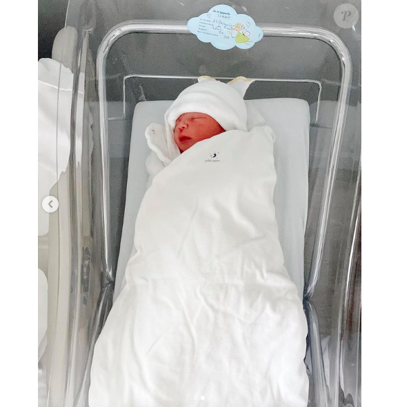 Aria Crescendo, ancienne prof de la "Star Academy" a donné naissance à son deuxième enfant. Un petit garçon dont le prénom est Sunny Blue. Il est né le 27 décembre 202.