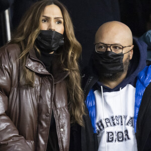 Vitaa et son mari Hicham Bendaoud - People au match de Ligue 1 Uber Eats "PSG contre Monaco (2-0)" au Parc des Princes à Paris le 12 décembre 2021. © Cyril Moreau/Bestimage 