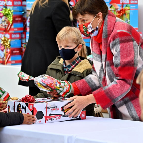 La princesse Stéphanie de Monaco et Le prince Jacques de Monaco, marquis des Baux - Arbre de Noël du palais princier pour les enfants monégasques au palais princier en présence du prince Jacques et de la princesse Gabriella de Monaco, la princesse Stéphanie et de ses enfants Louis Ducruet et Camille Gottlieb, le 15 décembre 2021. © Bruno Bebert / Bestimage