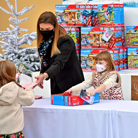 Camille Gottlieb et la princesse Gabriella de Monaco, comtesse de Carladès - Arbre de Noël du palais princier pour les enfants monégasques au palais princier en présence du prince Jacques et de la princesse Gabriella de Monaco, la princesse Stéphanie et de ses enfants Louis Ducruet et Camille Gottlieb, le 15 décembre 2021. © Bruno BEBERT / Bestimage