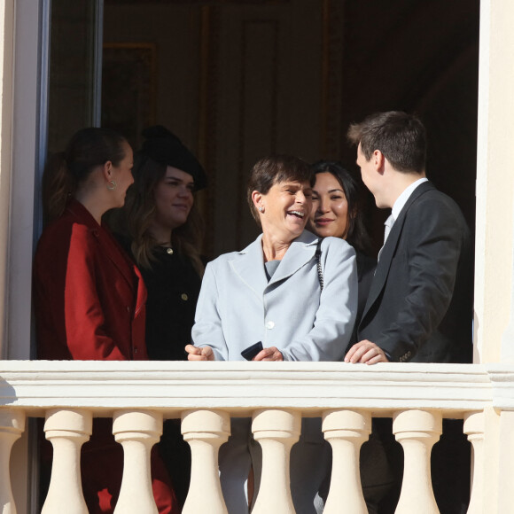 Pauline Ducruet, Camille Gottlieb, la princesse Stéphanie de Monaco, Louis Ducruet et sa femme Marie - La famille princière de Monaco apparaît au balcon du palais lors de la fête nationale de Monaco, le 19 novembre 2021. © Bebert-Jacovides/Bestimage