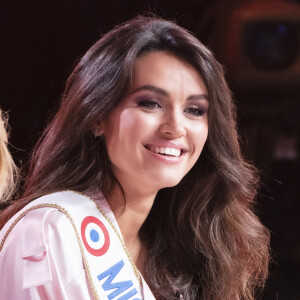 Exclusif - Diane Leyre (Miss France 2022) - Pendant l'émission TPMP (Touche Pas à Mon Poste) présentée en direct par C.Hanouna le 13/12/21 en direct sur C8, Paris le 13 décembre 2021. © Jack Tribeca / Bestimage 