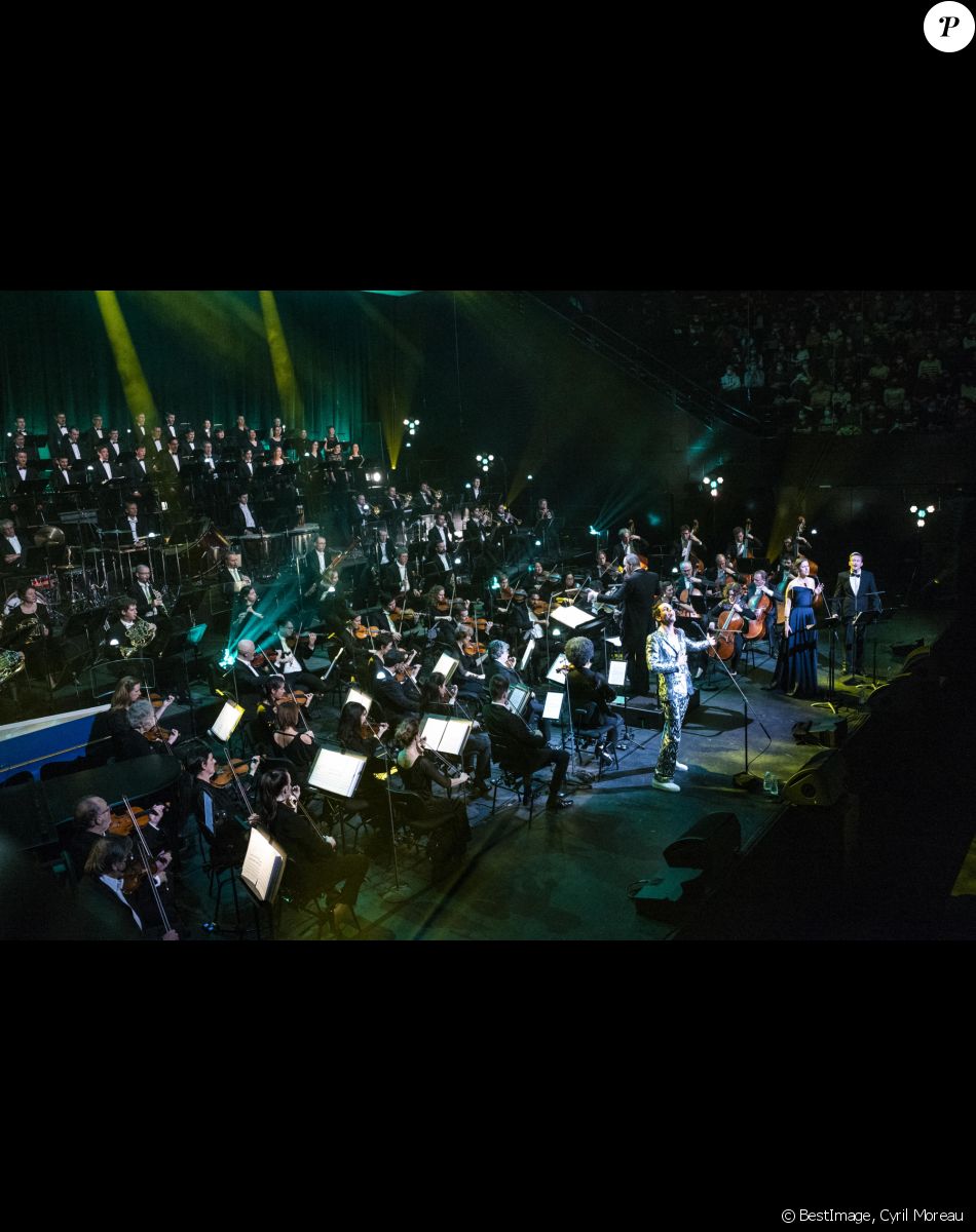 Exclusif - Mika Symphonique, accompagné de Ida Falk Winland et Max Taylor, en concert à la Philharmonie de Paris avec l'Orchestre National d'Ile-de-France. Le 24 octobre 2021. L'enregistrement du concert sera diffusé le 22 décembre sur Culture Box puis sur France 5 © Cyril Moreau / Bestimage