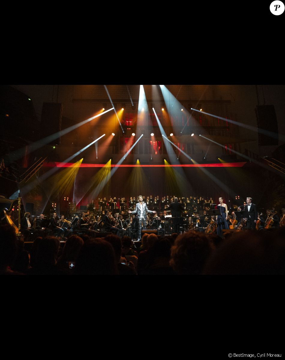 Exclusif - Mika Symphonique, accompagné de Ida Falk Winland et Max Taylor, en concert à la Philharmonie de Paris avec l'Orchestre National d'Ile-de-France. Le 24 octobre 2021. L'enregistrement du concert sera diffusé le 22 décembre sur Culture Box puis sur France 5 © Cyril Moreau / Bestimage