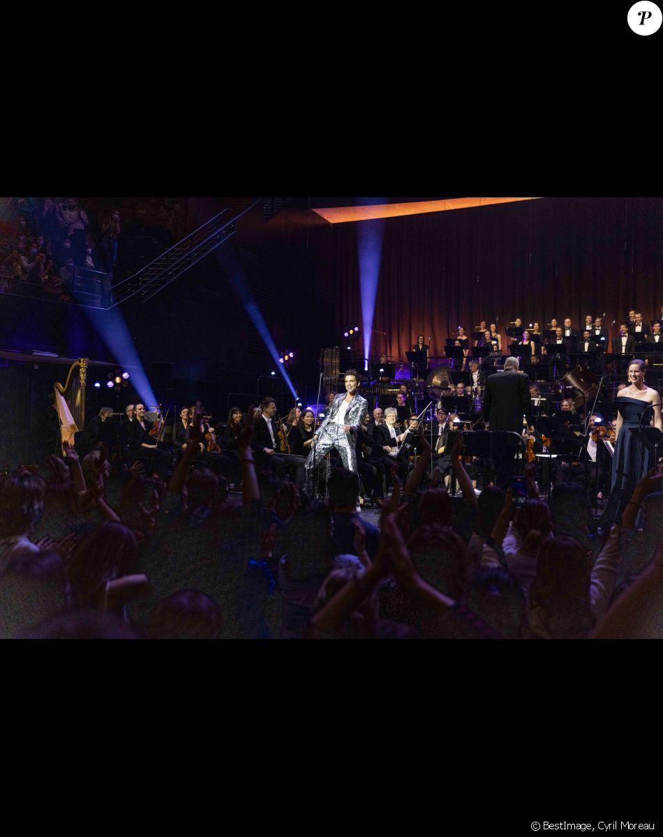 Exclusif - Mika Symphonique, accompagné de Ida Falk Winland, en concert à la Philharmonie de Paris avec l'Orchestre National d'Ile-de-France. Le 24 octobre 2021. L'enregistrement du concert sera diffusé le 22 décembre sur Culture Box puis sur France 5 © Cyril Moreau / Bestimage