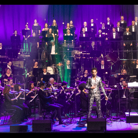 Exclusif - Mika Symphonique, accompagné de Ida Falk Winland et Max Taylor, en concert à la Philharmonie de Paris avec l'Orchestre National d'Ile-de-France. Le 23 octobre 2021. L'enregistrement du concert sera diffusé le 22 décembre sur Culture Box puis sur France 5 © Cyril Moreau / Bestimage 