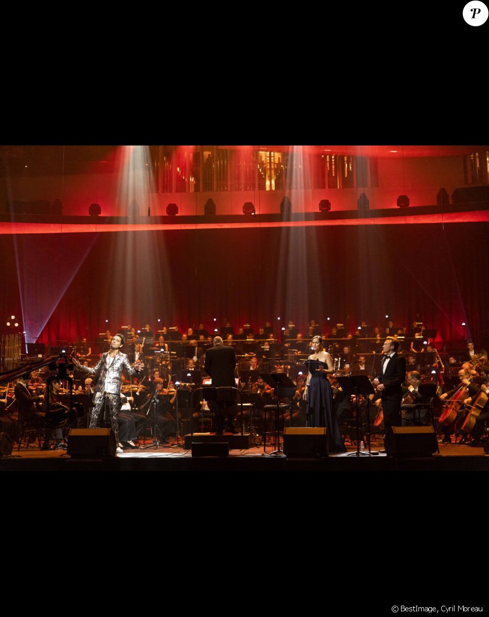 Exclusif - Mika Symphonique, accompagné de Ida Falk Winland et Max Taylor, en concert à la Philharmonie de Paris avec l'Orchestre National d'Ile-de-France. Le 23 octobre 2021. L'enregistrement du concert sera diffusé le 22 décembre sur Culture Box puis sur France 5 © Cyril Moreau / Bestimage
