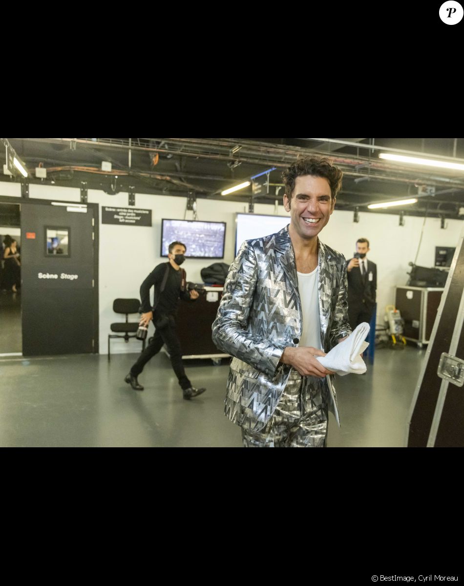 Exclusif - Backstage - Mika est en backstage après son deuxième concert à la Philharmonie de Paris le 24 octobre 2021. © Cyril Moreau / Bestimage