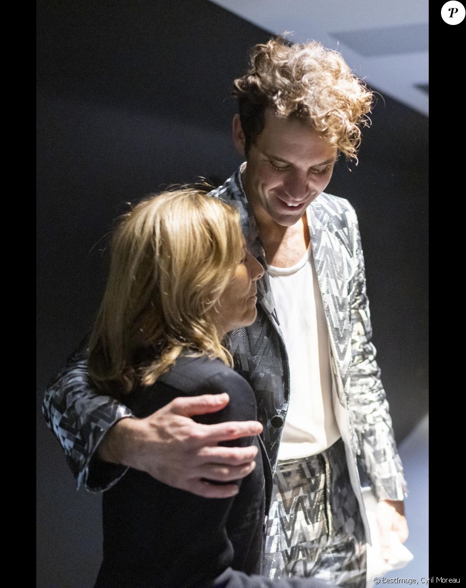 Exclusif - Claire Chazal - Mika est en backstage après son deuxième concert à la Philharmonie de Paris le 24 octobre 2021. © Cyril Moreau / Bestimage