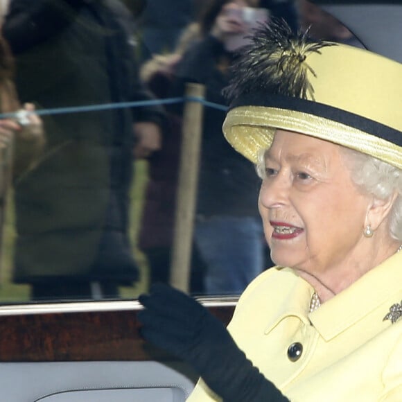 La reine Elizabeth II d'Angleterre à la sortie de la messe à Sandringham le 29 décembre 2019. 