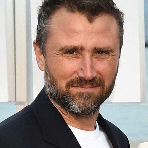 Alexandre Brasseur durant un photocall pour la 1ère édition du festival Canneseries, à Cannes, sur la plage du Gray d'Albion, le 9 avril 2018 . © Bruno Bebert / Bestimage