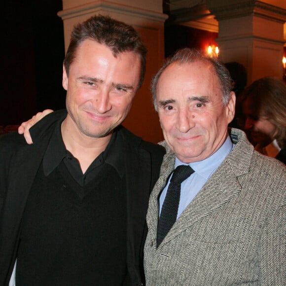 Alexandre Brasseur et Claude Brasseur - Soirée générale au théâtre de la Madeleine à Paris, pour la pièce "Le temps des cérises".