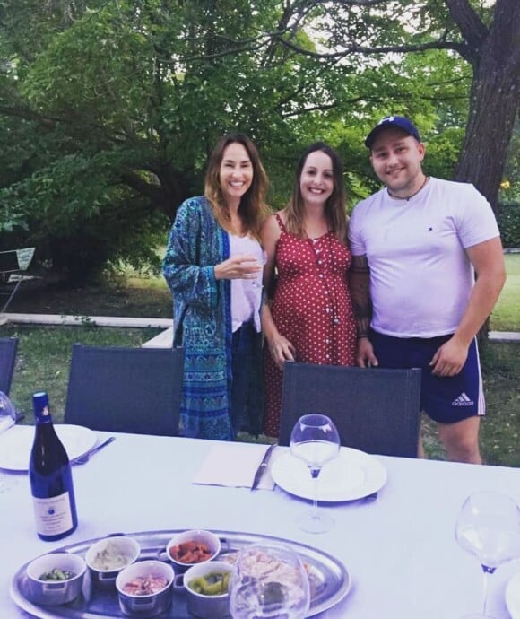 Vanessa Demouy avec sa soeur Marion et son beau-frère en septembre 2021.