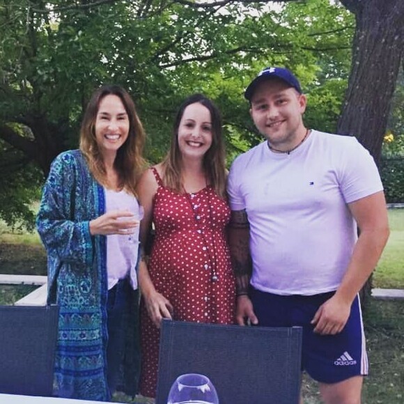 Vanessa Demouy avec sa soeur Marion et son beau-frère en septembre 2021.