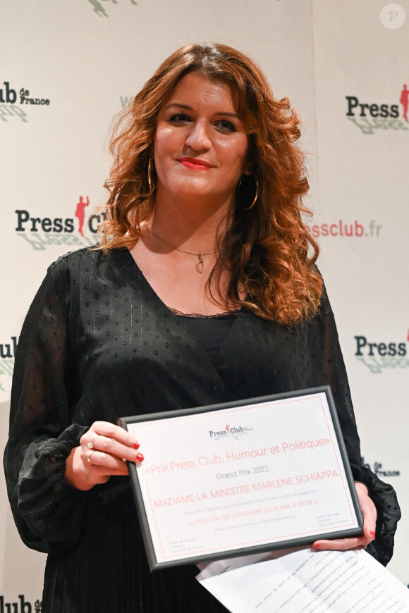 Marlène Schiappa, ministre déléguée chargée de la citoyenneté lors de la remise des prix "Humour et politique" du Press Club de France à Issy les Moulineaux le 7 décembre 2021.