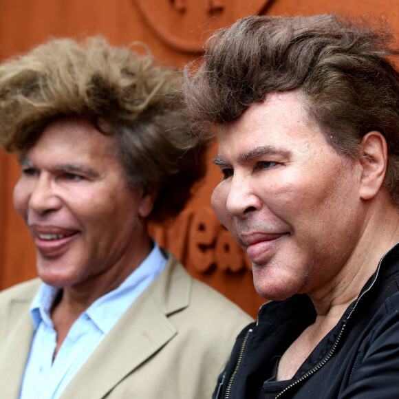 Les frères Igor et Grichka Bogdanoff (Bogdanov) - Village lors du Tournoi de Roland-Garros à Paris. © Dominique Jacovides/Bestimage