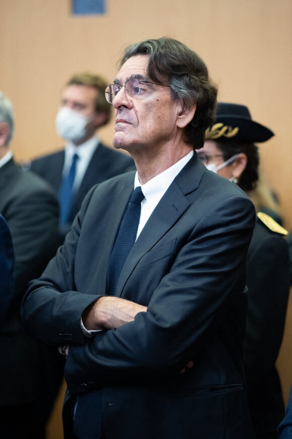 Luc Ferry - Inauguration d'une plaque en hommage au professeur Samuel Paty au Ministère de l'Education nationale. Le 16 octobre 2021. © Raphael Lafargue / Pool / Bestimage