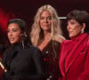 Kim Kardashian, Khloe Kardashian et Kris Jenner sur la scène des "People's Choice Awards" à Los Angeles.