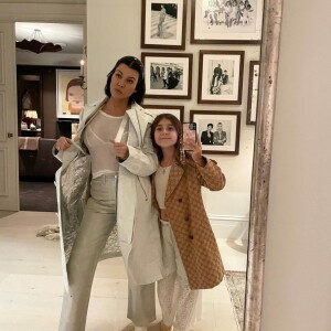 Kourtney Kardashian et sa fille Penelope. Instagram. Le 24 décembre 2021.