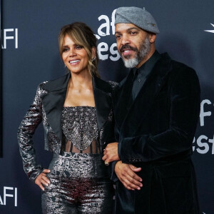 Halle Berry, Van Hunt à la première du film "Bruised" à Los Angeles, le 13 novembre 2021.