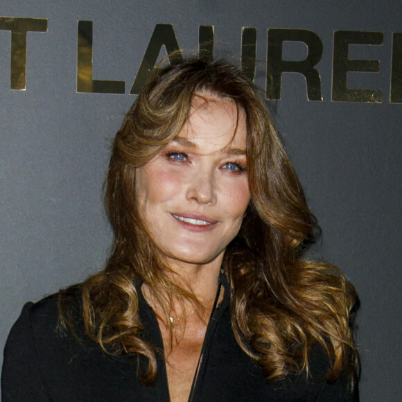 Carla Bruni-Sarkozy - Photocall du défilé Saint Laurent collection Printemps-Eté 2022 lors de la fashion week à Paris, le 28 septembre 2021. © Olivier Borde/Bestimage 