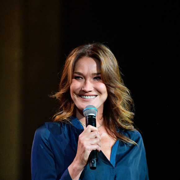 Exclusif - Carla Bruni-Sarkozy - Enregistrement de l'émission "Chantons Aznavour" aux Folies Bergère à Paris © Pierre Perusseau / Bestimage 