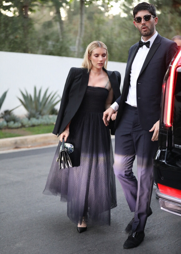 Emma Roberts arrive au mariage de Paris Hilton et Carter Reum à Los Angeles, le 11 novembre 2021.