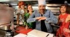 Cyril Lignac choqué par les danseuses de Kamel Ouali dans "Tous en cuisine", sur M6.