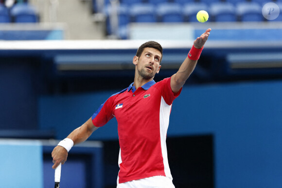 Novak Djokovic bat l'Allemand Jan-Lennard Struff (6-4, 6-3) lors des jeux olympiques de Tokyo 2020, le 26 juillet 2021. © Rodrigo Reyes Marin/ZUMA Press Wire/Bestimage