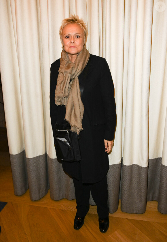 Muriel Robin - Remise du prix "Fonds de dotation Line Renaud-Loulou Gasté" pour la recherche médicale à la Maison de la Recherche à Paris le 15 novembre 2021. © Coadic Guirec/Bestimage 