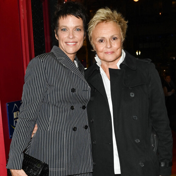 Anne Le Nen et sa femme Muriel Robin - Inauguration de la statue de cire de "Muriel Robin et Pierre Palmade" au musée Grévin à Paris le 25 octobre 2021. © Coadic Guirec/Bestimage