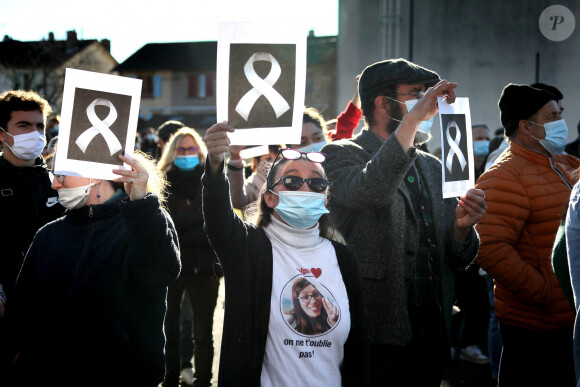 La famille et les proches se sont réunis pour une marche blanche en hommage à Delphine Jubillar, l'infirmière de 33 ans, disparue il y a un an, à Cagnac-les-Mines. Le 19 décembre 2021 © Patrick Bernard / Bestimage