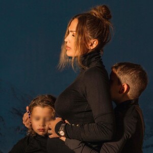 Vitaa (enceinte) et ses deux enfants sur Instagram, décembre 2021.