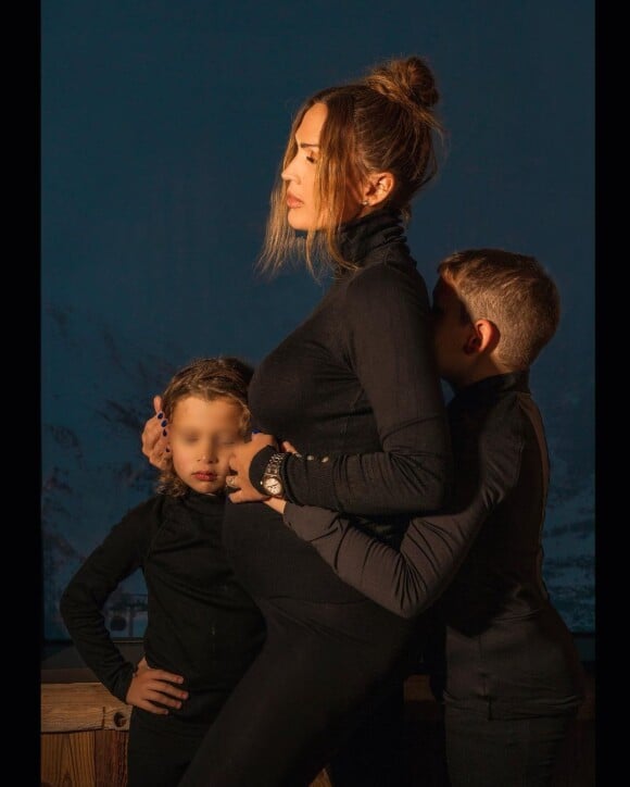 Vitaa (enceinte) et ses deux enfants sur Instagram, décembre 2021.
