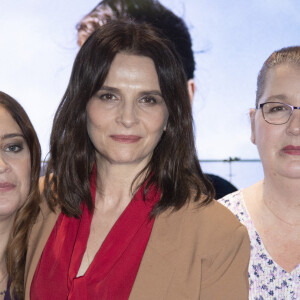 Hélène Lambert, Juliette Binoche et Evelyne Porée - Avant-première du film "Ouistreham" au cinéma UGC Ciné Cité Les Halles. Paris, le 6 janvier 2022.