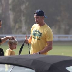 Exclusif - Josh Duhamel encourage son fils Axl Jack lors d'un match de football à Santa Monica le 6 novembre 2021.