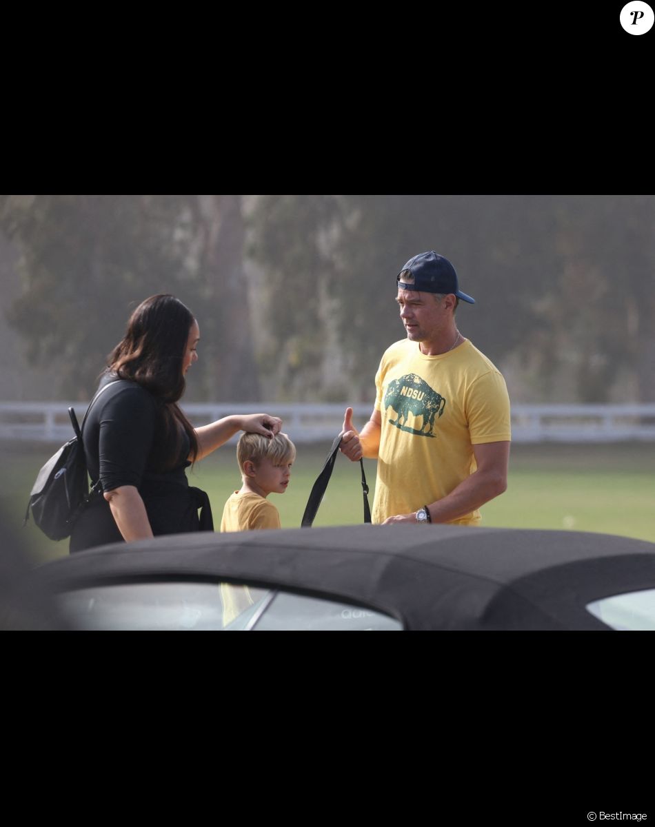 Exclusif - Josh Duhamel encourage son fils Axl Jack lors d'un match de football à Santa Monica le 6 novembre 2021.