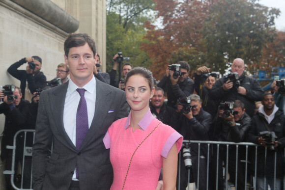 Benjamin Walker et sa compagne Kaya Scodelario - Arrivées au défilé de mode "Chanel", collection prêt-à-porter printemps-été 2016, à Paris. Le 6 octobre 2015.