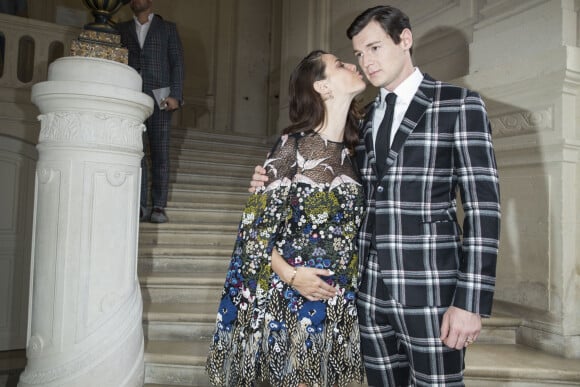 Kaya Scodelario (enceinte) et son mari Benjamin Walker - People au défilé de mode Valentino Hommes printemps-été 2017 à l'Hôtel Salomon de Rothschild à Paris, le 22 juin 2016. © Olivier Borde/Bestimage
