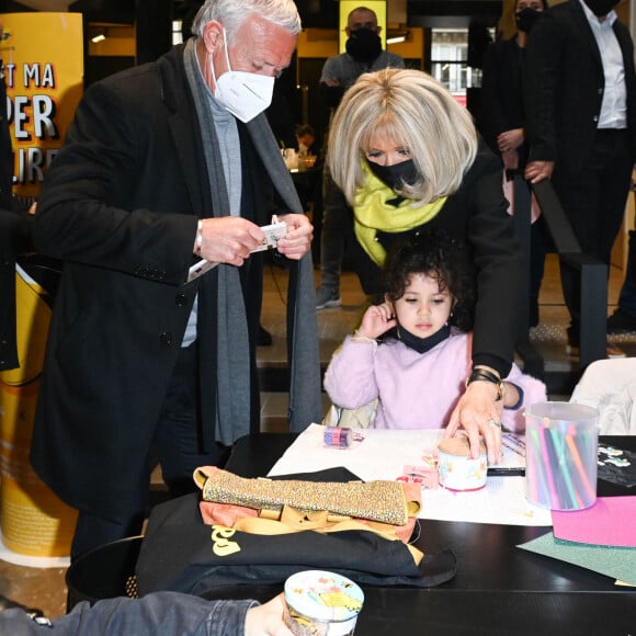 Didier Deschamps et Brigitte Macron - Lancement de l'Opération Pièces Jaunes à La Poste Centrale du Louvre à Paris. Le 12 janvier 2022 © Coadic Guirec / Bestimage