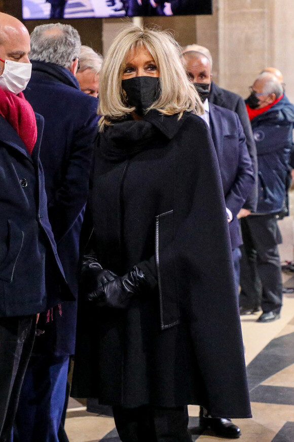 La Première Dame Brigitte Macron lors de la cérémonie solennelle d'entrée de la diva Joséphine Baker au Panthéon à Paris, France, le 30 novembre 2021. © Dominique Jacovides/Bestimage