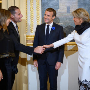 Robert Abela, premier ministre de Malte, sa femme Lydia Abela, Emmanuel Macron, president de la Republique francaise, sa femme Brigitte Macron - Dîner des chefs d'Etats et de Gouvernements, des chefs des Organisations internationales, des acteurs du numérique ainsi que des partenaires du Forum au palais de l'Elysée à Paris. Le 11 novembre 2021 © Stéphane Lemouton / Bestimage