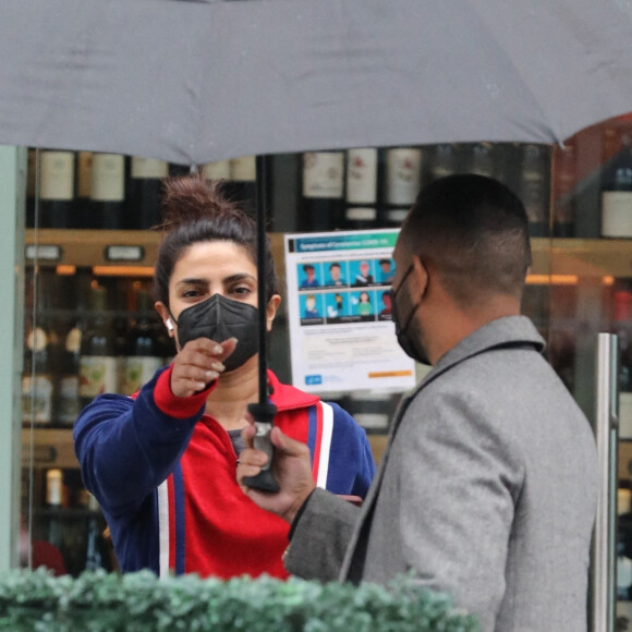 Exclusif - Priyanka Chopra quitte un restaurant à Beverly Hills, le 29 décembre 2021.