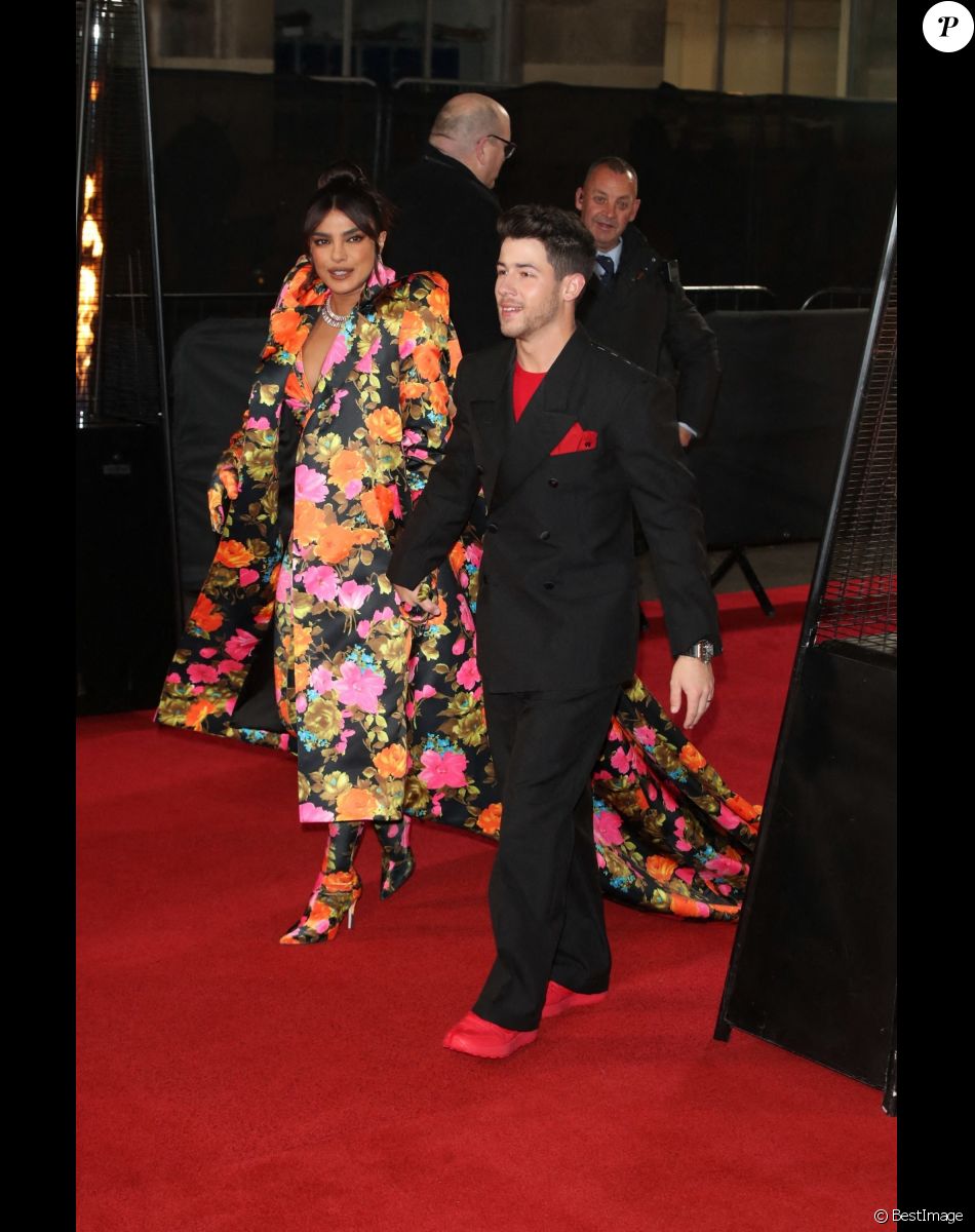 Priyanka Chopra et son mari Nick Jonas arrivent à la soirée des "British Fashion Awards 2021" à Londres, le 29 novembre 2021.